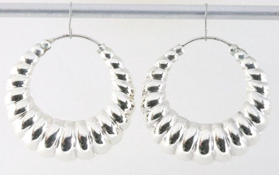 Zilveren oorringen met ribbels afbeelding 1