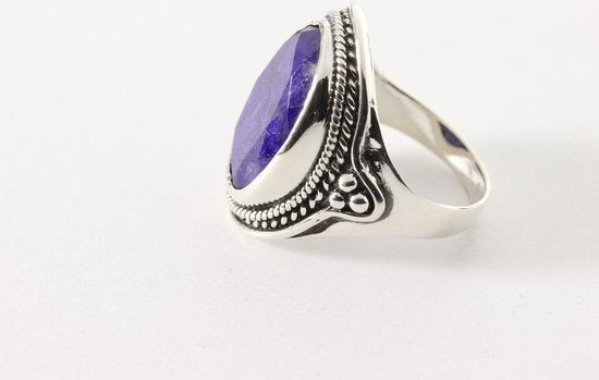 Bewerkte zilveren ring met blauwe saffier afbeelding 5