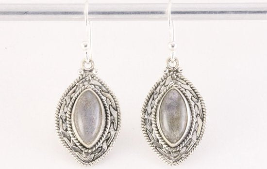 Bewerkte zilveren oorbellen met labradoriet afbeelding 4