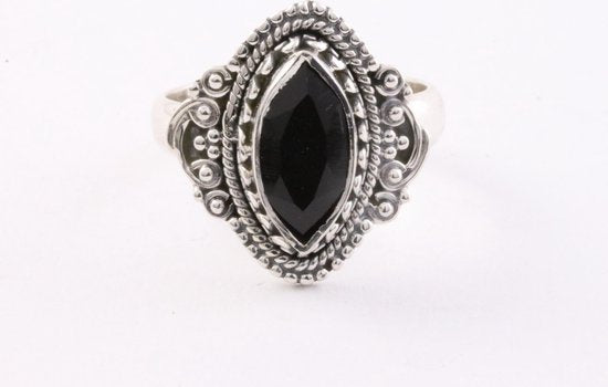 Bewerkte zilveren ring met gefacetteerde onyx afbeelding 4