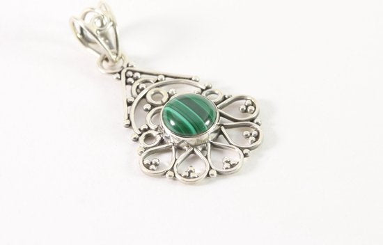 Fijne opengewerkte zilveren hanger met malachiet aan ketting afbeelding 2