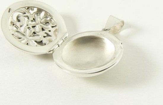 Rond opengewerkt zilveren medaillon met bloemengravering afbeelding 5