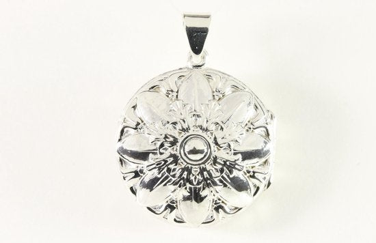 Rond zilveren medaillon met bloemgravering afbeelding 3
