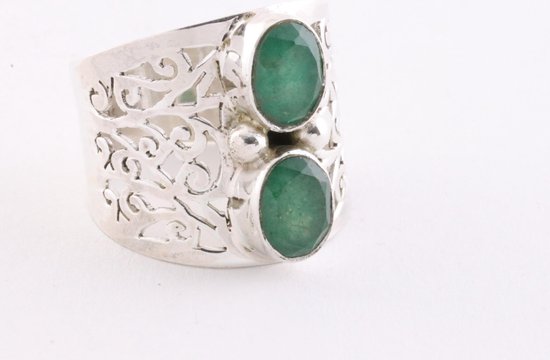 Opengewerkte zilveren ring met smaragd afbeelding 1