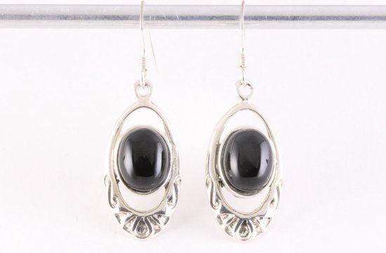 Opengewerkte zilveren oorbellen met onyx afbeelding 4