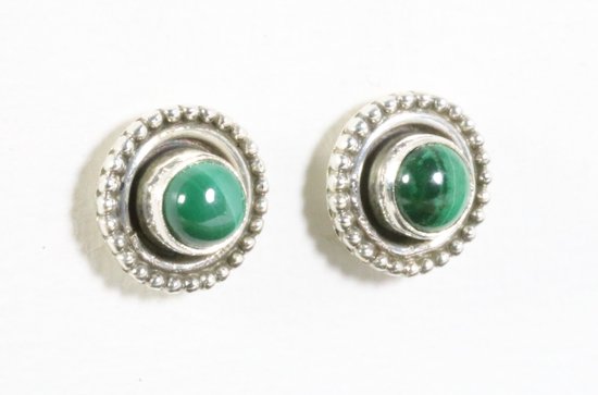 Fijne bewerkte ronde zilveren oorstekers met malachiet afbeelding 1