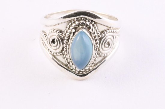 Bewerkte zilveren ring met blauwe chalcedoon afbeelding 4