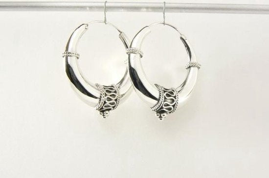 Bewerkte zilveren Bali oorringen afbeelding 2