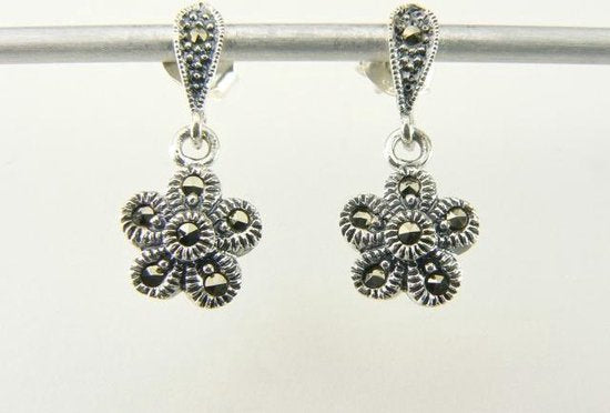 Fijne bloemvormige zilveren oorstekers met marcasiet afbeelding 5