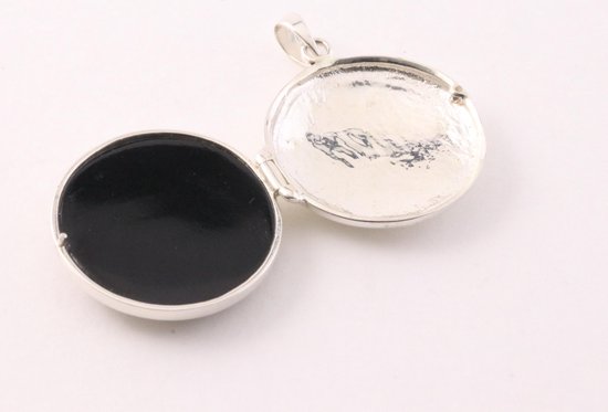 Rond opengewerkt zilveren medaillon met onyx afbeelding 4