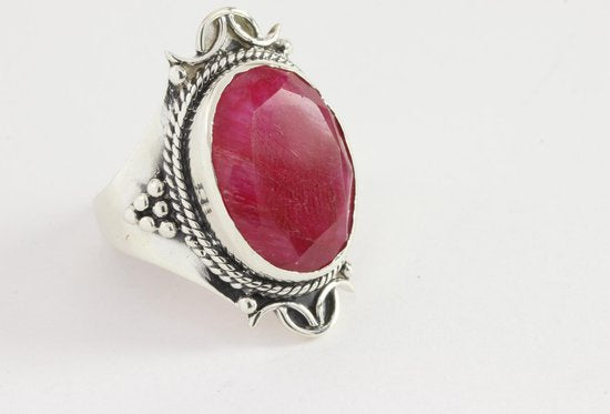 Bewerkte zilveren ring met robijn afbeelding 1