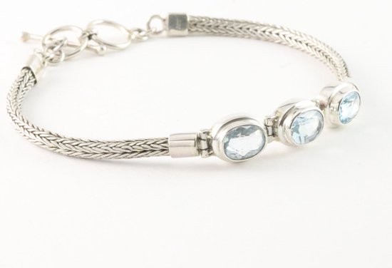 Traditionele zilveren snake armband met blauwe topaas afbeelding 2