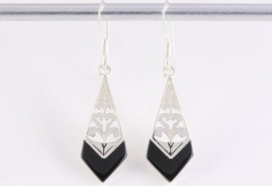 Opengewerkte zilveren oorbellen met onyx afbeelding 4