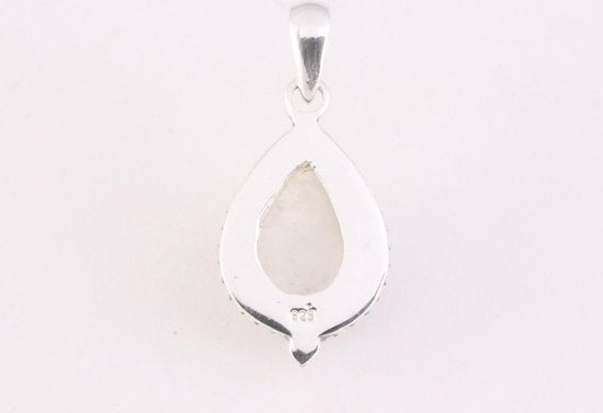 Bewerkte druppelvormige zilveren hanger met regenboog maansteen afbeelding 3