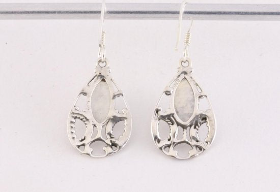 Opengewerkte zilveren oorbellen met regenboog maansteen afbeelding 2