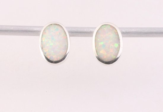 Ovale zilveren oorstekers met welo opaal afbeelding 1