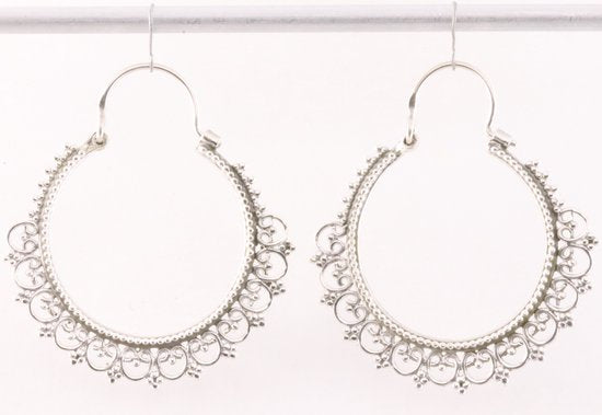 Grote opengewerkte traditionele zilveren oorringen afbeelding 1