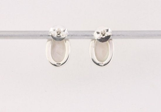 Ovale zilveren oorstekers met welo opaal afbeelding 2