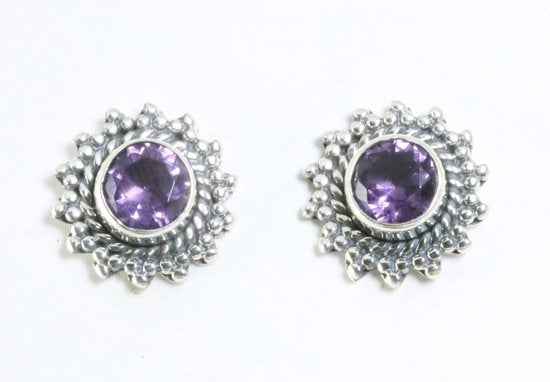Bewerkte zilveren oorstekers met amethist afbeelding 1