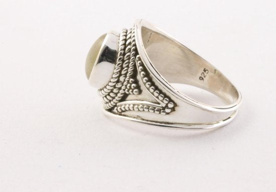 Bewerkte zilveren ring met gouden rutielkwarts afbeelding 3