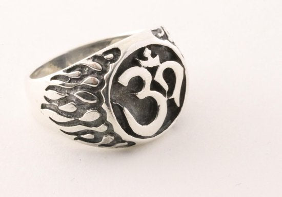 Bewerkte zilveren ring met ohm teken afbeelding 1