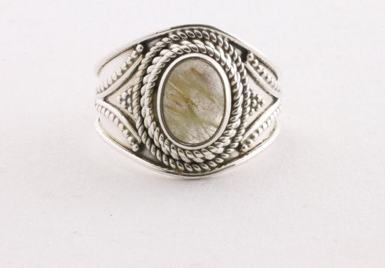 Bewerkte zilveren ring met gouden rutielkwarts afbeelding 2