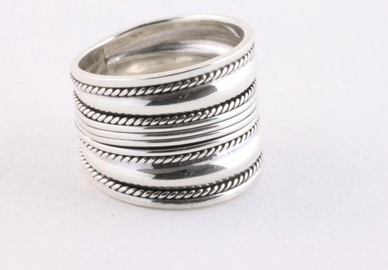 Brede zilveren ring met ribbels en kabelpatronen afbeelding 1