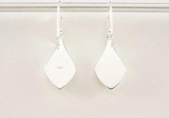 Druppelvormige zilveren oorbellen met onyx afbeelding 4