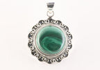 Ronde bewerkte zilveren hanger met malachiet afbeelding 1