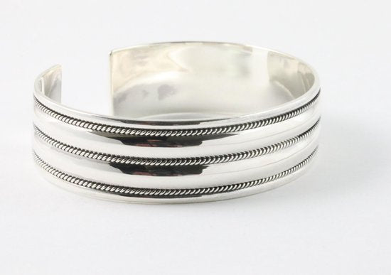 Hoogglans zilveren klemarmband met fijne kabelpatronen afbeelding 2