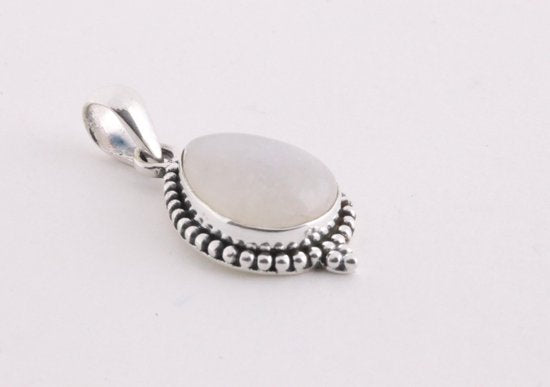 Bewerkte druppelvormige zilveren hanger met regenboog maansteen afbeelding 2