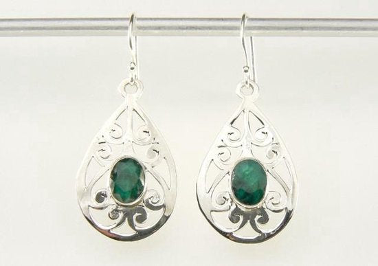 Opengewerkte zilveren oorbellen met smaragd afbeelding 4