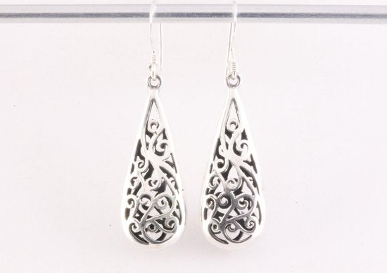 Lange opengewerkte zilveren oorbellen afbeelding 4