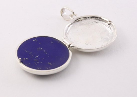 Rond bewerkt zilveren medaillon met lapis lazuli afbeelding 5