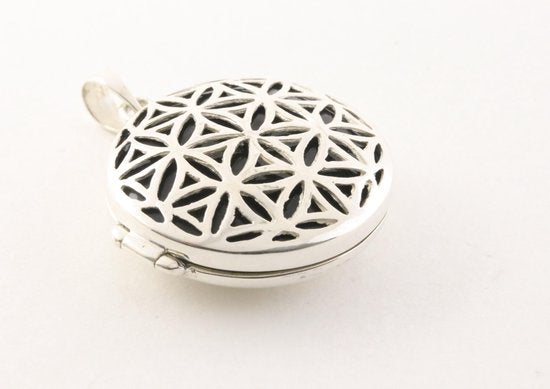 Rond opengewerkt zilveren medaillon met onyx afbeelding 2