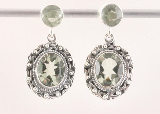 Bewerkte zilveren oorstekers met groene amethist afbeelding 4