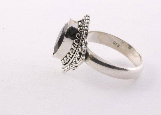 Bewerkte zilveren ring met gefacetteerde onyx afbeelding 2