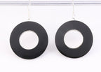 Grote ronde bewerkte zilveren oorbellen met onyx afbeelding 2