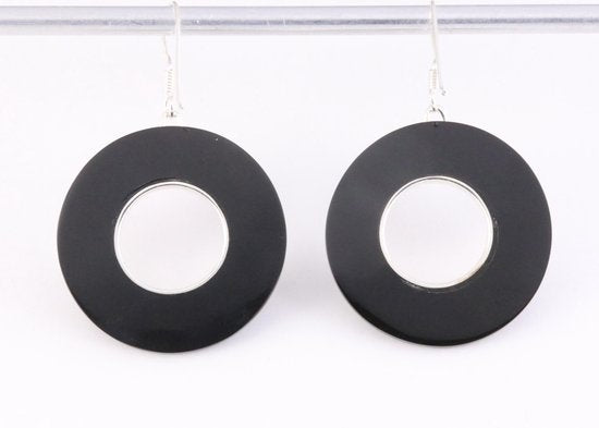Grote ronde bewerkte zilveren oorbellen met onyx afbeelding 2
