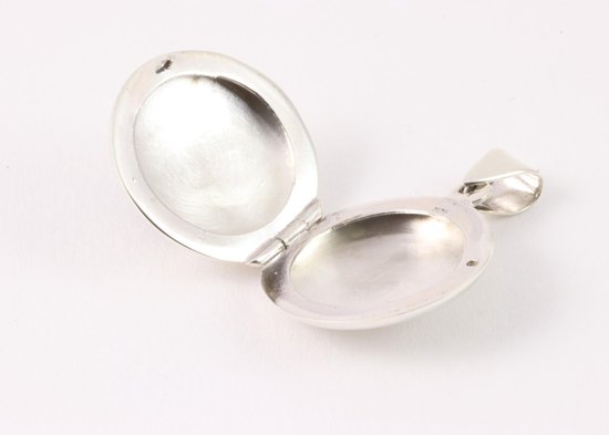 Fijn rond hoogglans zilveren medaillon met onyx afbeelding 5