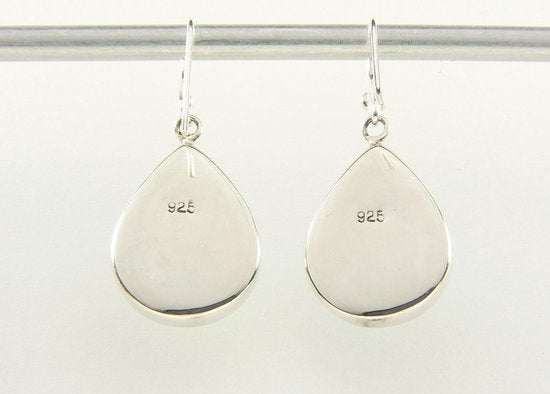 Druppelvormige zilveren oorbellen met parelmoer afbeelding 3