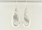 Grote druppelvormige zilveren oorbellen met parelmoer afbeelding 4