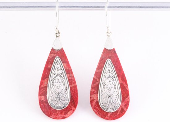 Opengewerkte zilveren oorbellen met rode koraal steen afbeelding 3