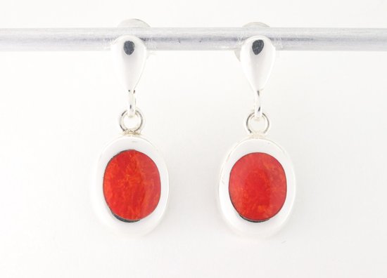Hoogglans zilveren oorstekers met rode koraal steen afbeelding 4