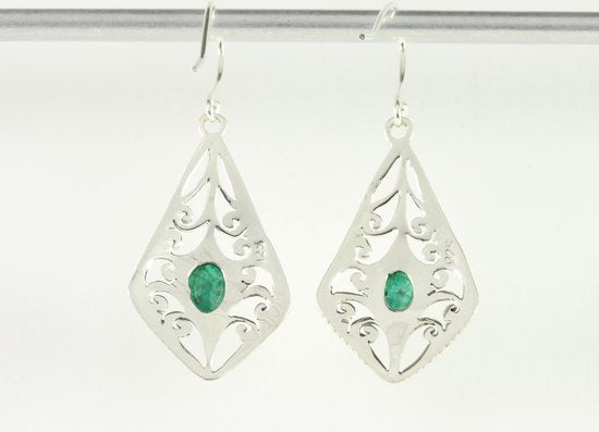 Opengewerkte zilveren oorbellen met smaragd afbeelding 3