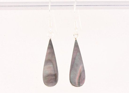 Druppelvormige zilveren oorbellen met zwarte parelmoer afbeelding 4