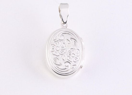 Fijn ovaal zilveren medaillon met bloemengravering afbeelding 3