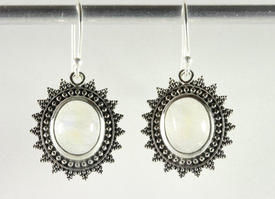 Bewerkte zilveren oorbellen met regenboog maansteen afbeelding 4