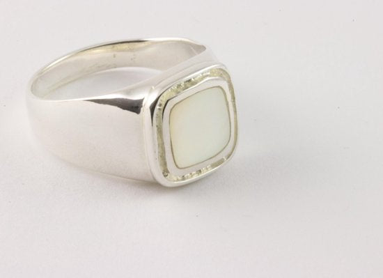 Zilveren zegelring met parelmoer afbeelding 1