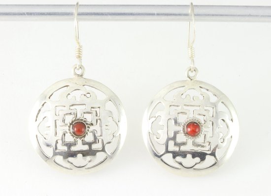 Traditionele zilveren mandala oorbellen met rode koraal steen afbeelding 1